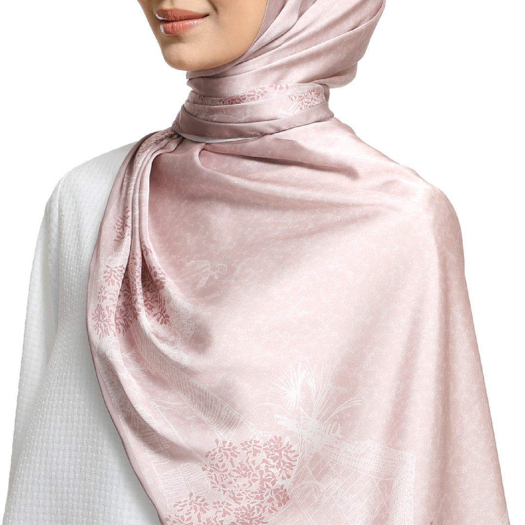 SERAMBI IN ROSY BROWN